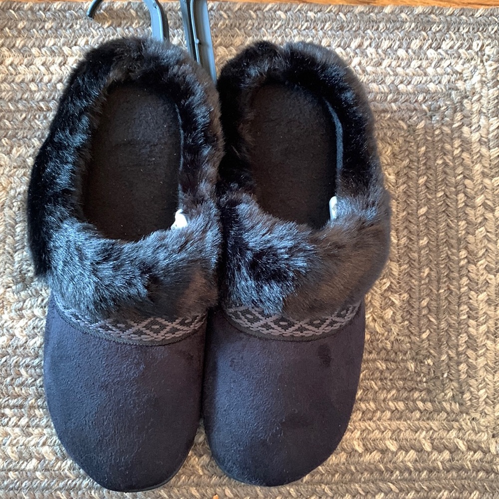 New Women’s 8.5/9 Lg Isotoner house shoes